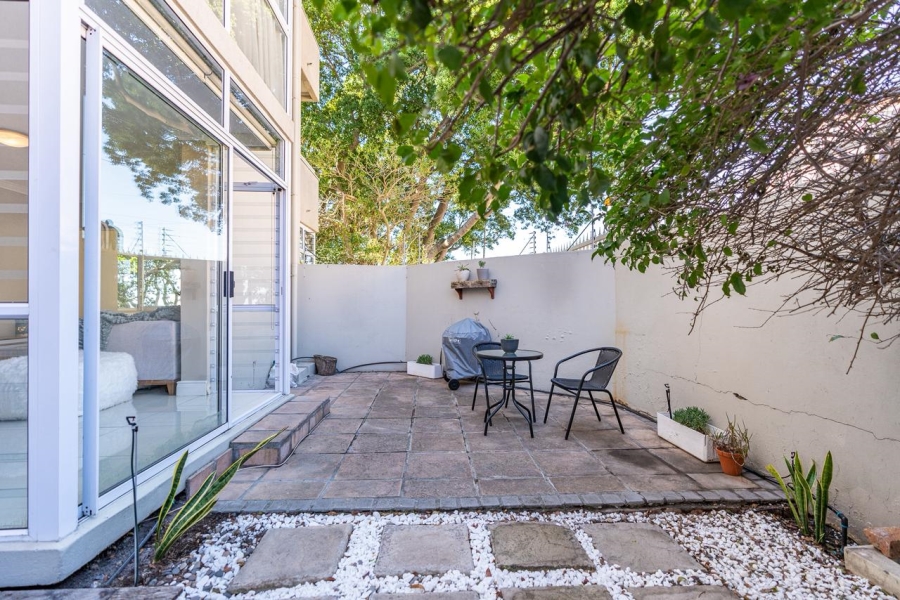 To Let 1 Bedroom Property for Rent in Three Anchor Bay Western Cape